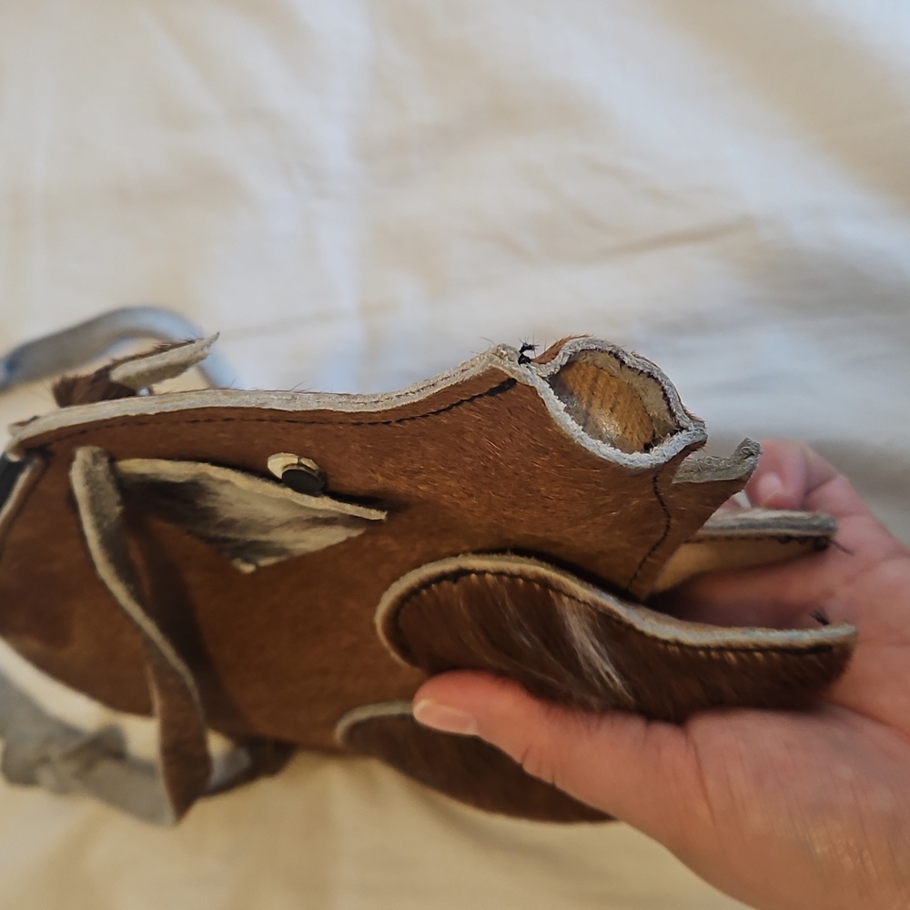 Brown Pig-Shaped Leather Crossbody Bag - Picture 4 of 9